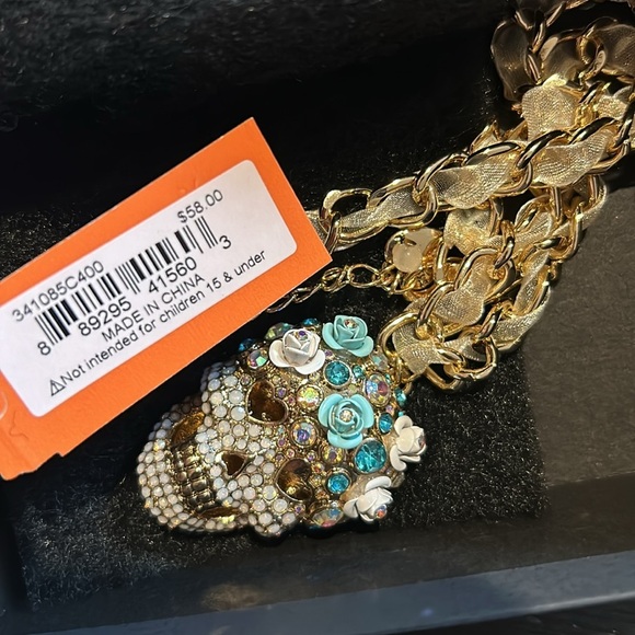 Betsey Johnson Gold Tone Crystal & Flower Sugar Skull Pendant Necklace - Picture 8 of 10